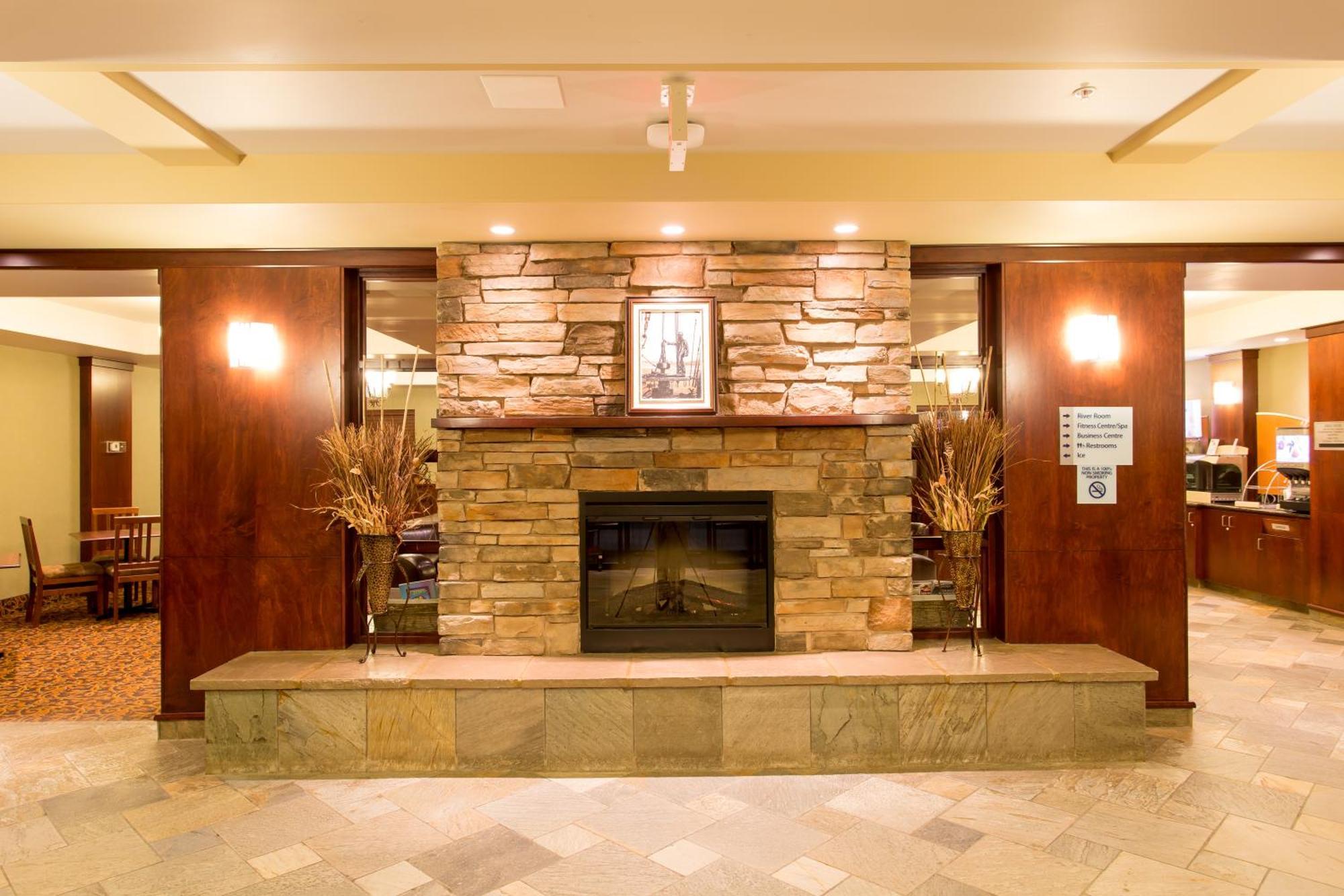 Holiday Inn Express & Suites Drayton Valley By Ihg Bagian luar foto