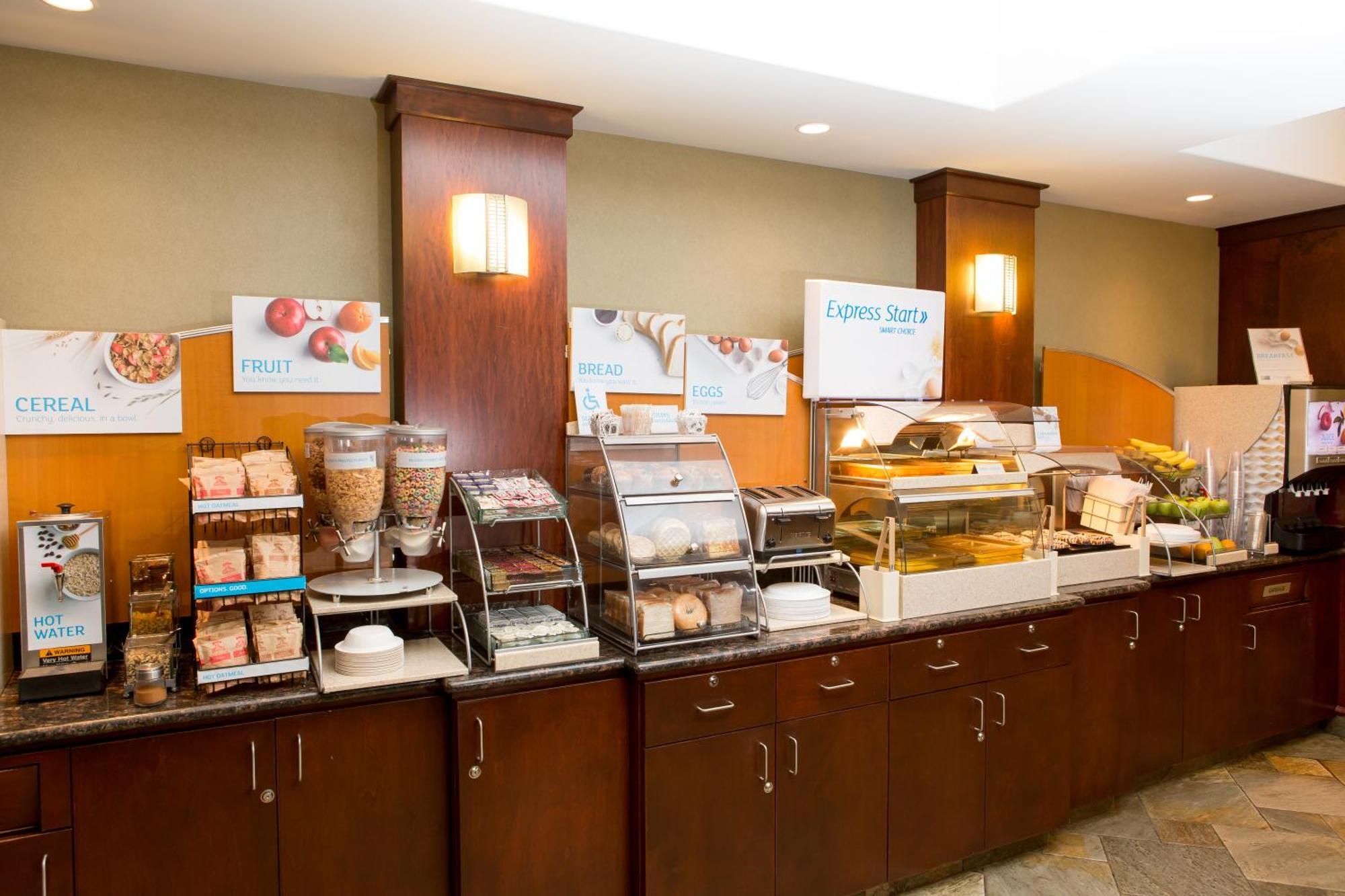 Holiday Inn Express & Suites Drayton Valley By Ihg Bagian luar foto