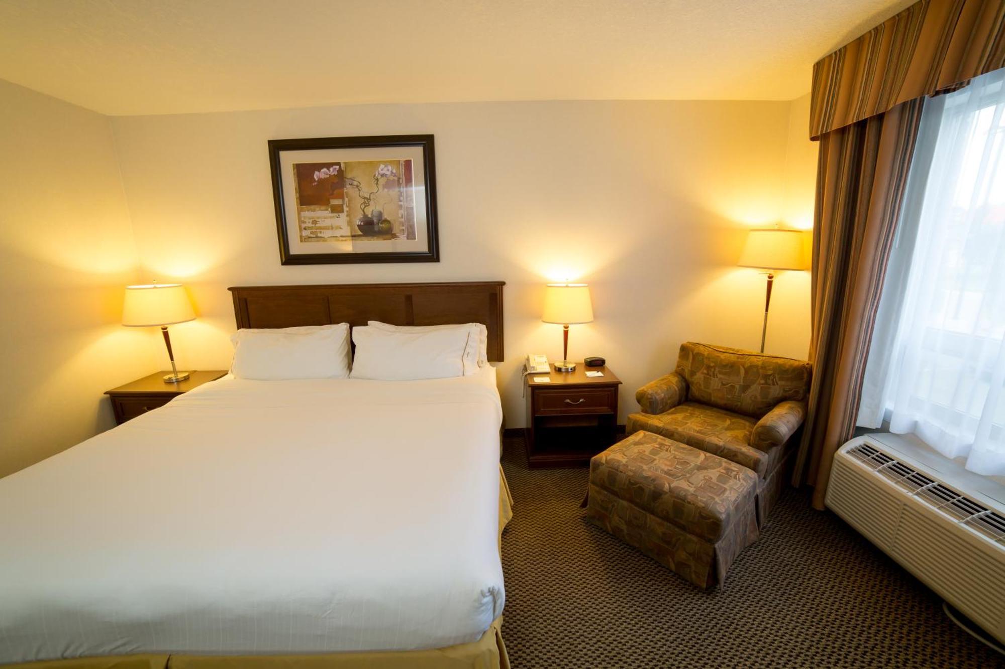 Holiday Inn Express & Suites Drayton Valley By Ihg Bagian luar foto