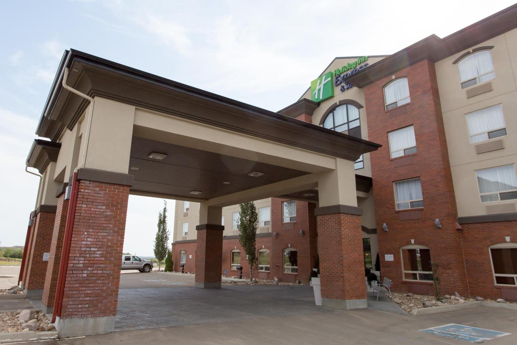 Holiday Inn Express & Suites Drayton Valley By Ihg Bagian luar foto