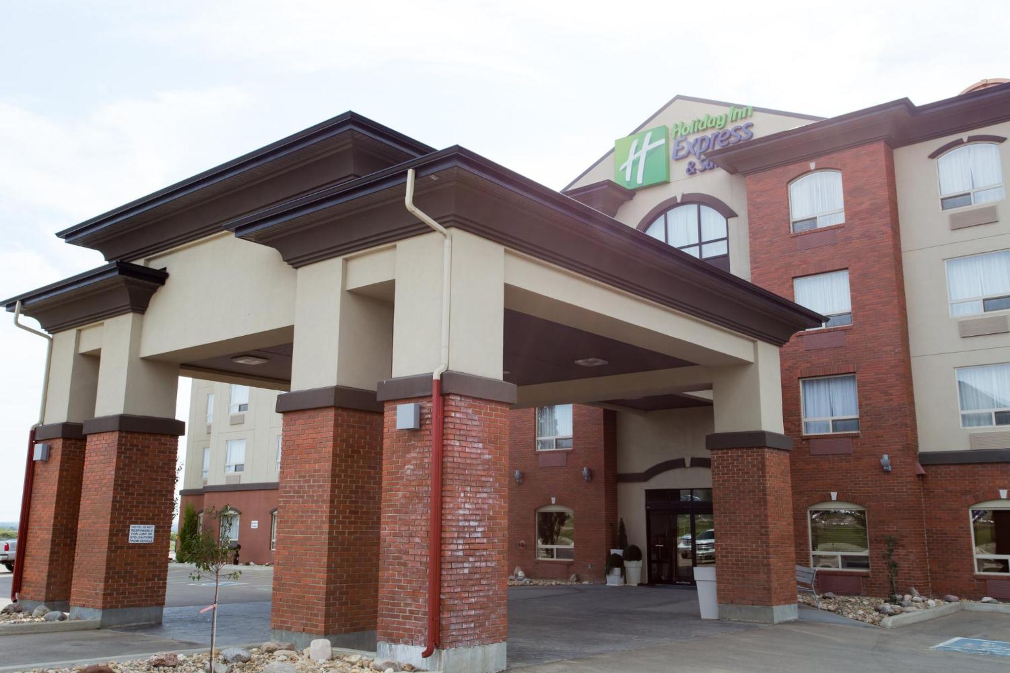 Holiday Inn Express & Suites Drayton Valley By Ihg Bagian luar foto
